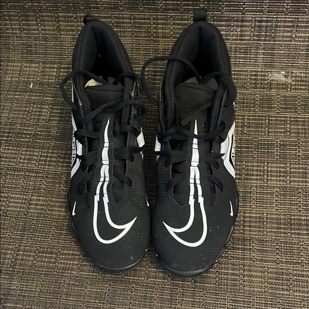 Nike Menace 3 Shark  Black and White Sports Sneakers size 5.5y  (cleats)